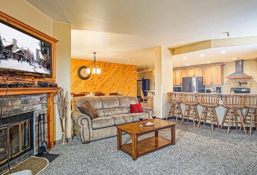 Silver Creek 5801 Penthouse 4 Br Condo Slope Side, Sleeps 17