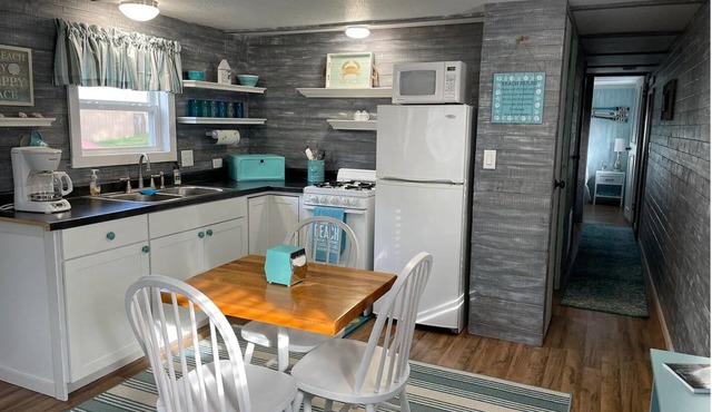 Silver Lake, 2 bedroom 1 bath, short walk to Upper Silver Lake beach access