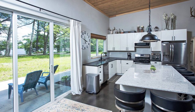 Silver Lake Retreat: Waterfront Barndominium