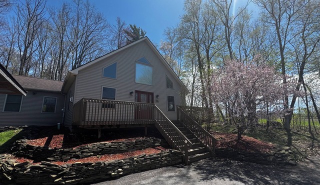 Silver Lake view Spa/Cottage in the Woods.