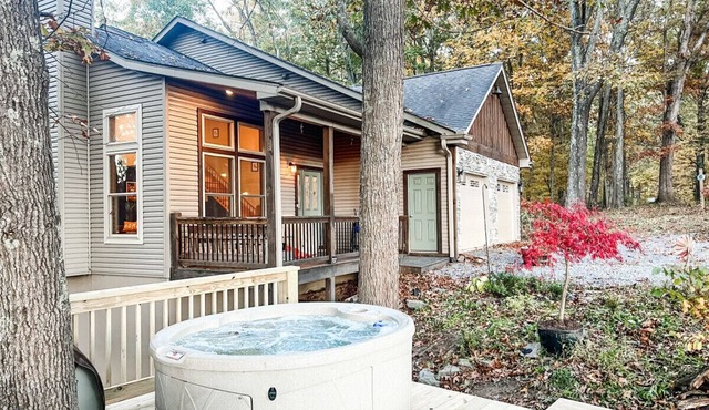 Silver Linings - Hot Tub, Mountain Views, Close to Town, Pet Friendly