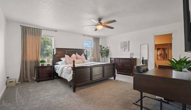 Silver River Retreat Large Home! Community Pool