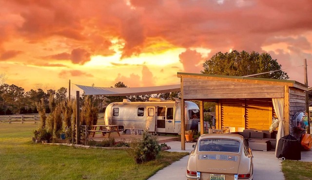 Silver Sail Airstream Glamping sanitized Wifi EV charger 10 ac