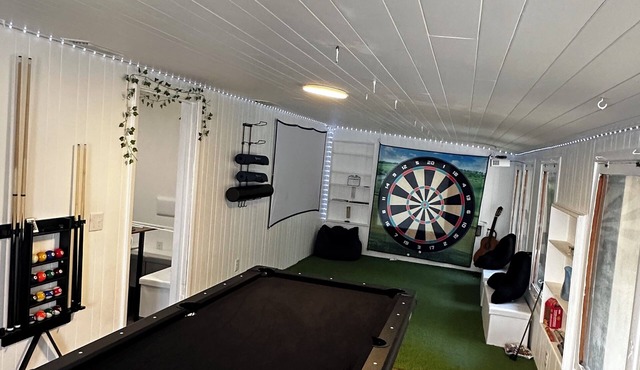 Silver Springs Retreat - 1 Min to the Springs & the Best Diner in town - Fenced