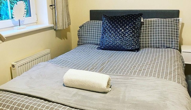 Silver Stag Properties, Modern 3 BR Home w Parking