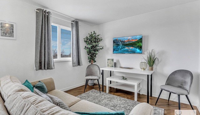 Silver Stag Properties, Spacious 3 Story House