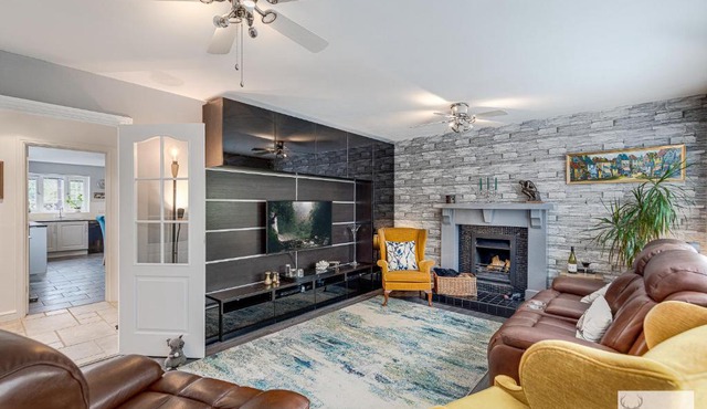 Silver Stag Properties Large 4 bed Property