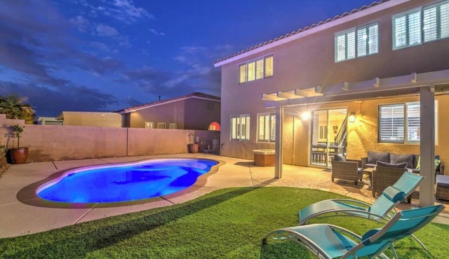 Silver Star Getaways 4B3BA 3000sqft+ pool + loft
