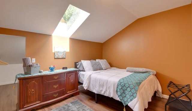 Silver Stone Castle Guest Wing in Silver Spring with Game Room, Pool Table, etc.