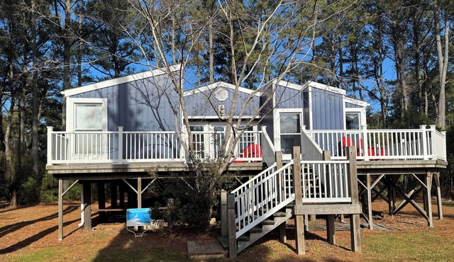 Silver Thatch -4BR home , enclosed sun porch. Close to the beach. NO LINENS
