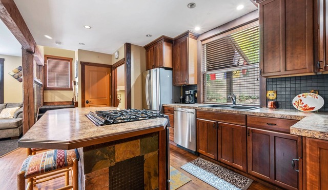 Silver Valley Ski & Bike Retreat. Kellogg Getaway