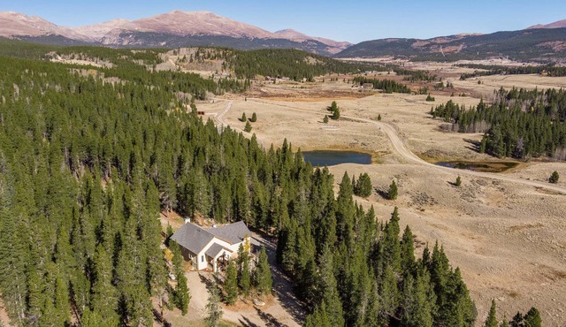 Silverheels Lodge🏔Luxury Mountain Chalet🍃25 Acres🌲Double Garage🚙Hot Tub♨️
