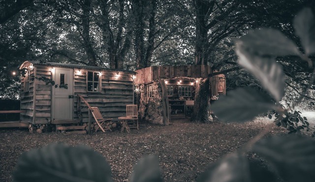 Silverlock’s Hide - Off grid romantic hideaway with private wood fired hot tub