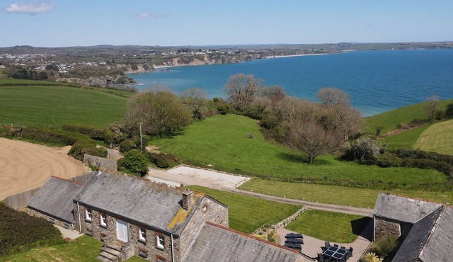 SILVERMINE HOUSE, family friendly, with hot tub in Charlestown