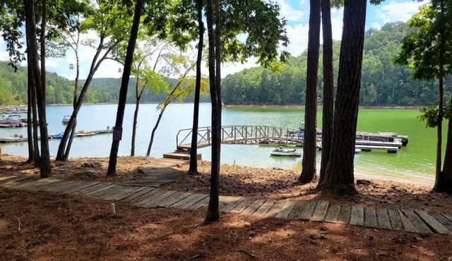 SilverRock Lakeside Retreat Community Pool Wtrfrntnn