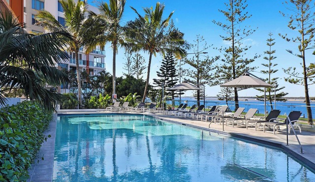 Silvershore Apartments on the Broadwater