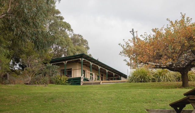 Silverstone Cottage Private Beachfront Pet Friendly