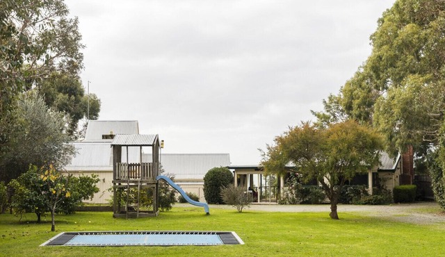 Silverstone Escape - Private Beachfront Retreat & Pet friendly