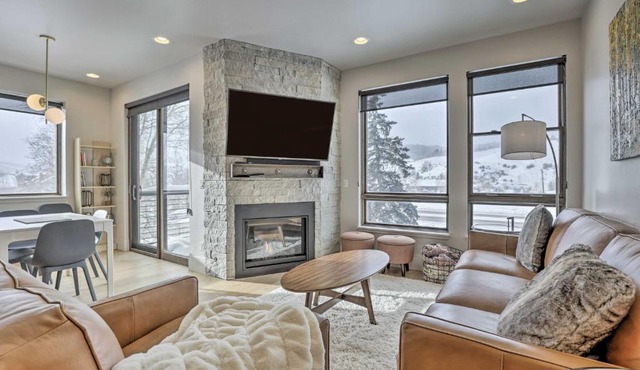 Silverthorne Condo Fireplace, Balcony, Views