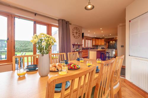 Silverwood Stylish House - Pass the Keys