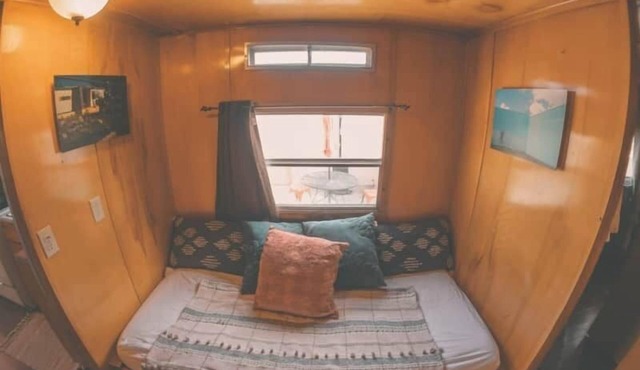 Silvia The Spartan - Private Hot Spring Vintage Camper