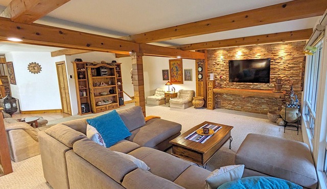 Simcoe County Cottage ★ Woodland Private Retreat ★ Hot Tub ★ Riverfront