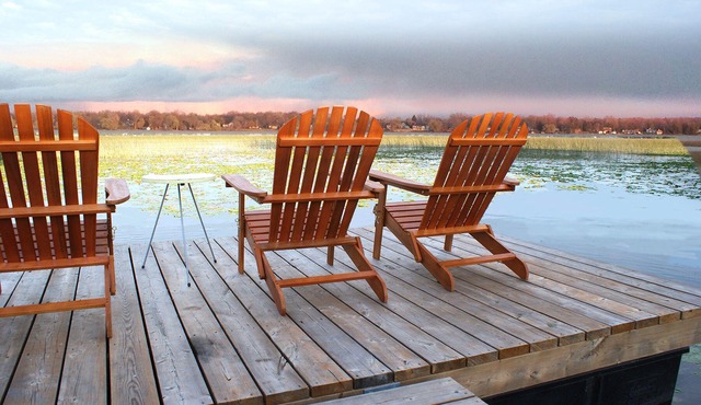 Simcoe Waterfront Home with new Hot Tub (near Casino Rama)