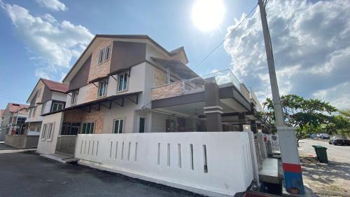 Simfoni Families Suite