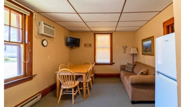 Simple 2-bedroom cabin at Cass Lake Lodge! Cabin 1
