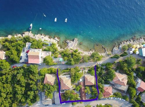 Simple beachfront rooms Bego