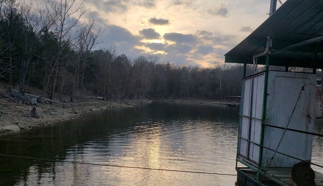 Simple, Clean, and Quiet Lakeside Getaway