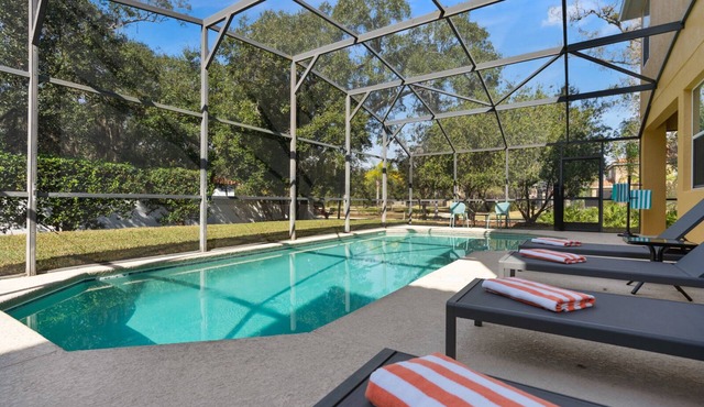 Simple Clean Comfortable, Sleeps 8, Private Pool, Close to Disney!