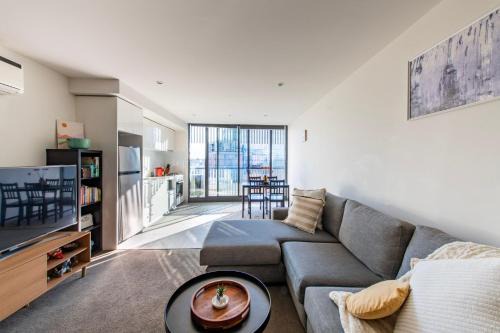 Simple Comfort - 2BR Apartment in Carlton