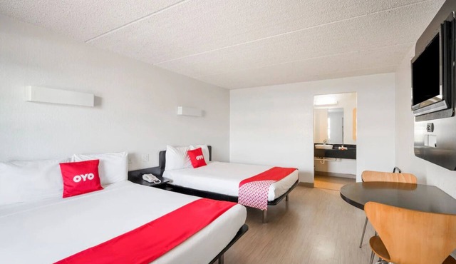 Simple & Convenient Stay Near Market Square Fun & Memorial Park l 2 Rooms