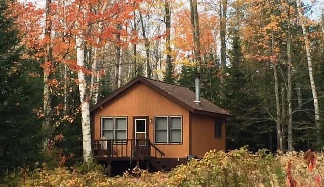 Simple Gifts - A Simple Studio Cabin with Lake Superior Acesss across the Street!
