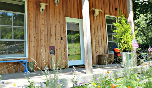 Simple Living at Luxurious, Modern Farmhouse on Bainbridge Island. Dogs ok.