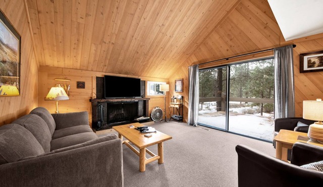 Simple, pet friendly, cabin style home with Hot Tub - POL99