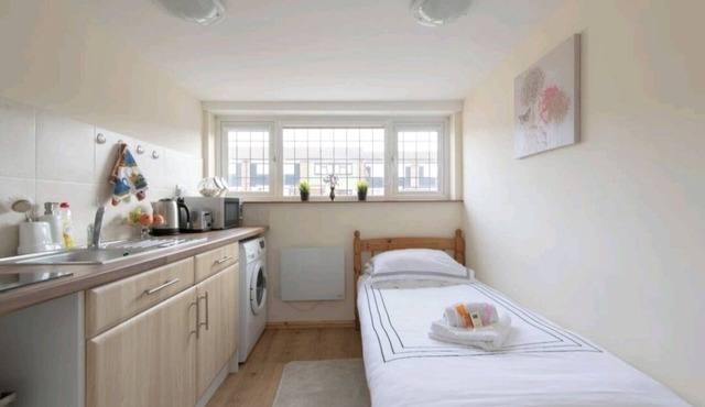 Simple Private Studio