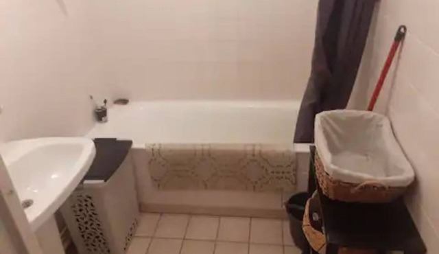 Simple, quiet 50m2 apartment on top floor