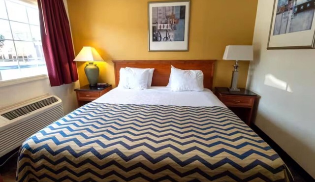 Simple Room w Free Parking + Easy Downtown Pendleton Access for Travelers