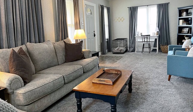 Simple & Spacious 3/1~2 Pets Stay For Free!
