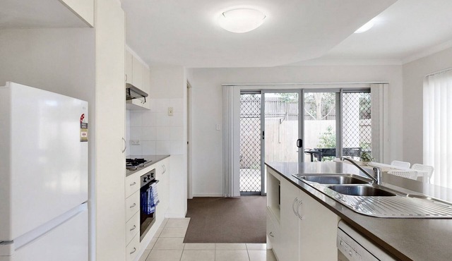 Simple & Sweet Mango Hill Apartment w Carpark