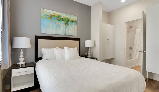 Simplicity At the Rim 1119 I Spacious 1 Bed 1 Bth