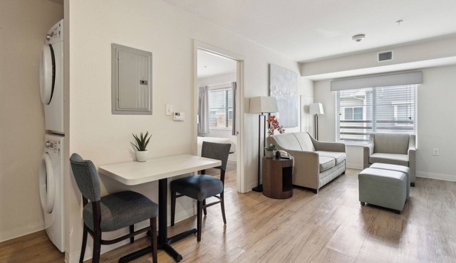 Simplicity At the Rim 1415 I Spacious 1 Bed 1 Bth