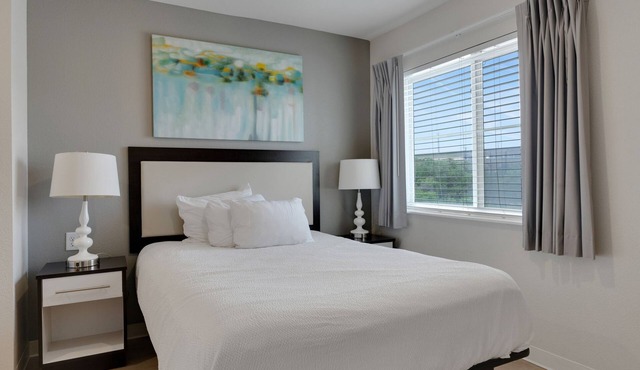 Simplicity At the Rim 1212 I Spacious 1 Bed 1 Bth