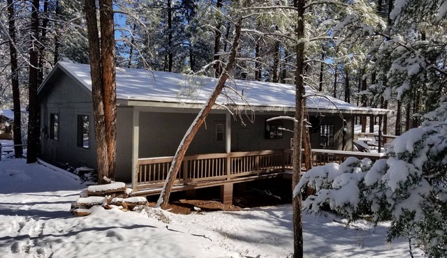 Simply Amazing.Remodeled Cabin with Strawberry's Largest Deck, Dog Friendly