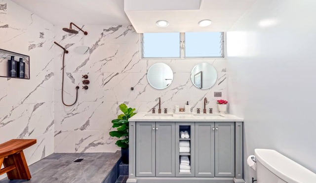 Simply Beautiful Waikīkī Apartment