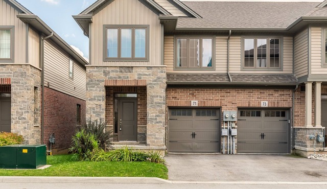 Simply Comfort. 3BR 2.5BA Townhome 1 min to the Beach. BBQ.Parking
