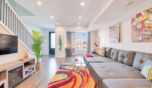 Simply Comfort. New Townhomes 16 Guests, BBQ, Parking