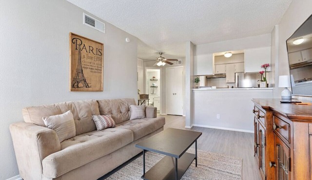 SIMPLY CONVENIENT APARTMENT IN DALLAS, TX!